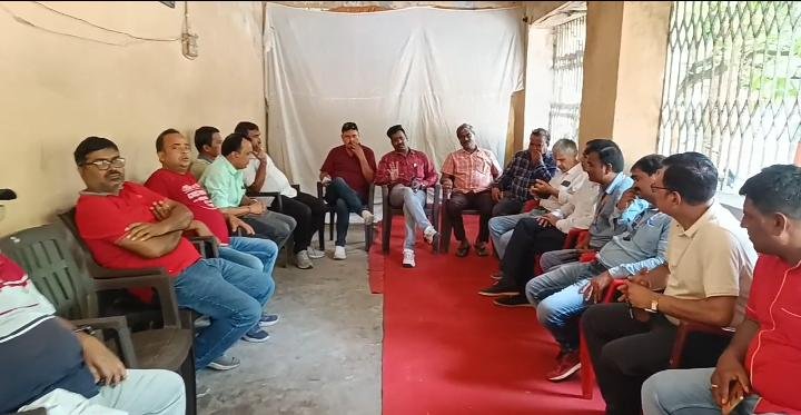 पत्रकारों से मारपीट मामले में कांग्रेस नेता राशिद और उनके पुत्र पर कार्रवाई नहीं होने से नाराज पत्रकारों की हुई बैठक…धनबाद प्रेस क्लब के नेतृत्व में 24 अप्रैल को समाहरणालय के समक्ष विशाल धरना और विरोध प्रदर्शन का लिया गया निर्णय..