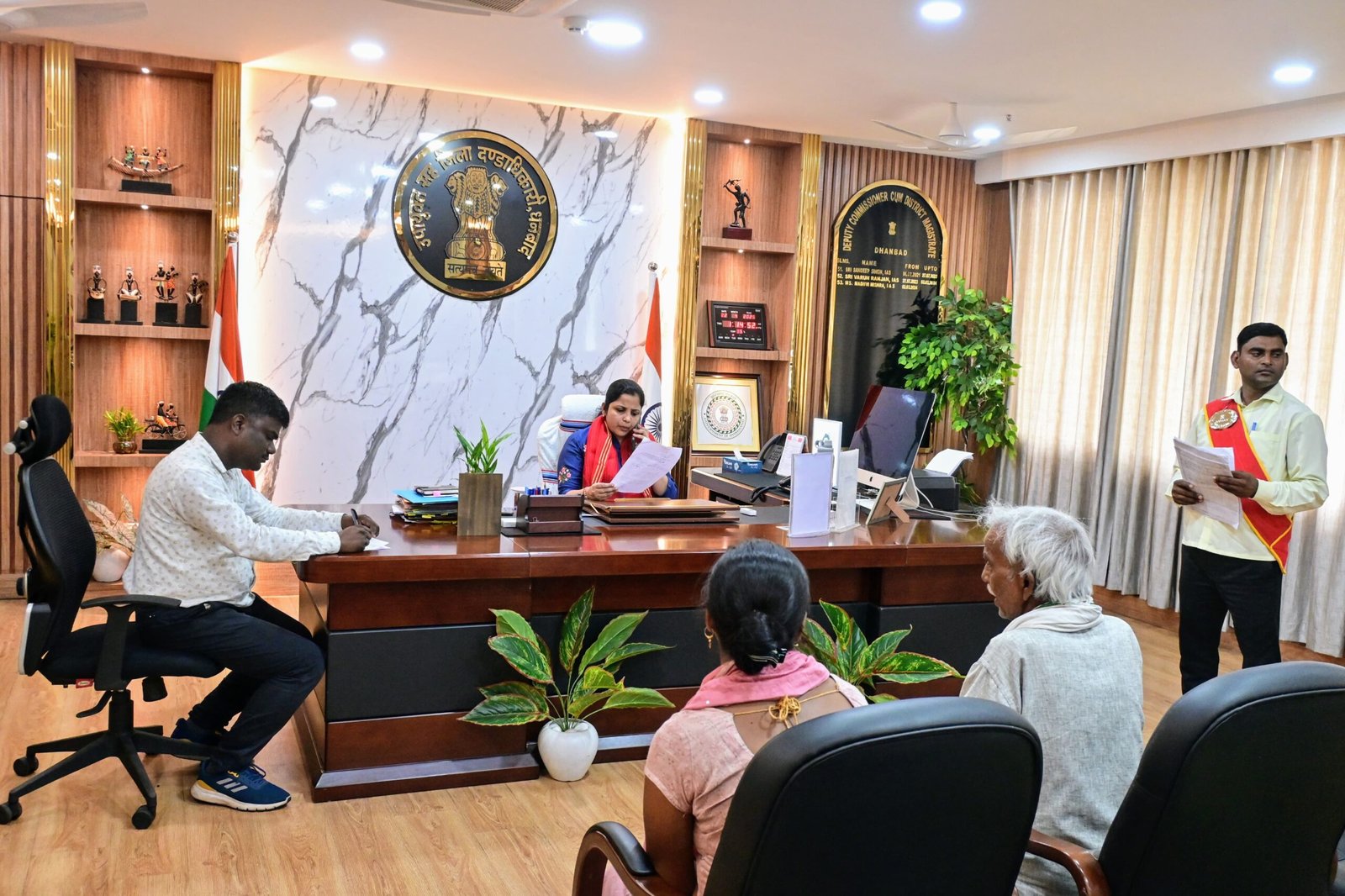 छात्रों ने शिक्षक पर लगाया फीस लेकर भाग जाने का आरोप…