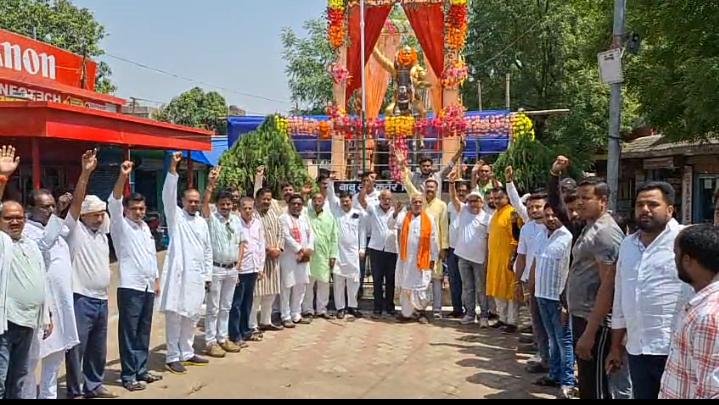 पाकुड़ जिला मुख्यालय में बाबू वीर कुंवर सिंह की जयंती धूमधाम से लोगों ने मनाया…