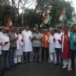 धनबाद के कांग्रेसियों ने जम्मू कश्मीर की पहलगाम में हुए आतंकी घटना के विरोध में निकाला कैंडल मार्च ,रणधीर वर्मा चौक पर मृतकों को दी गई भावभीनी श्रद्वांजलि.. कांग्रेस जिलाध्यक्ष संतोष समेत पार्टी नेताओं ने केंद्र सरकार की सुरक्षा नीति पर उठाया सवाल…