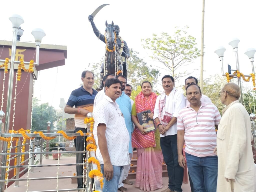 धनबाद के सरायढेला में मनाया गया बाबू वीर कुंवर सिंह की विजयोत्सव.. पहलगाम घटना में मारे गए पर्यटकों को दी गई श्रद्वांजलि…