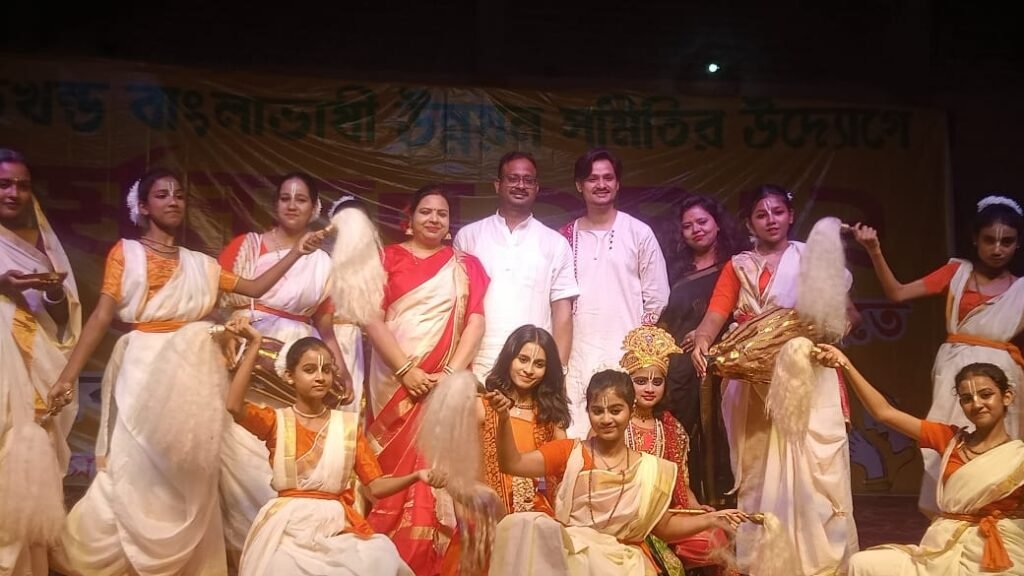 बंगाली एकता सम्मेलन में शामिल हुए झामुमो के महासचिव सुप्रियो भट्टाचार्य…