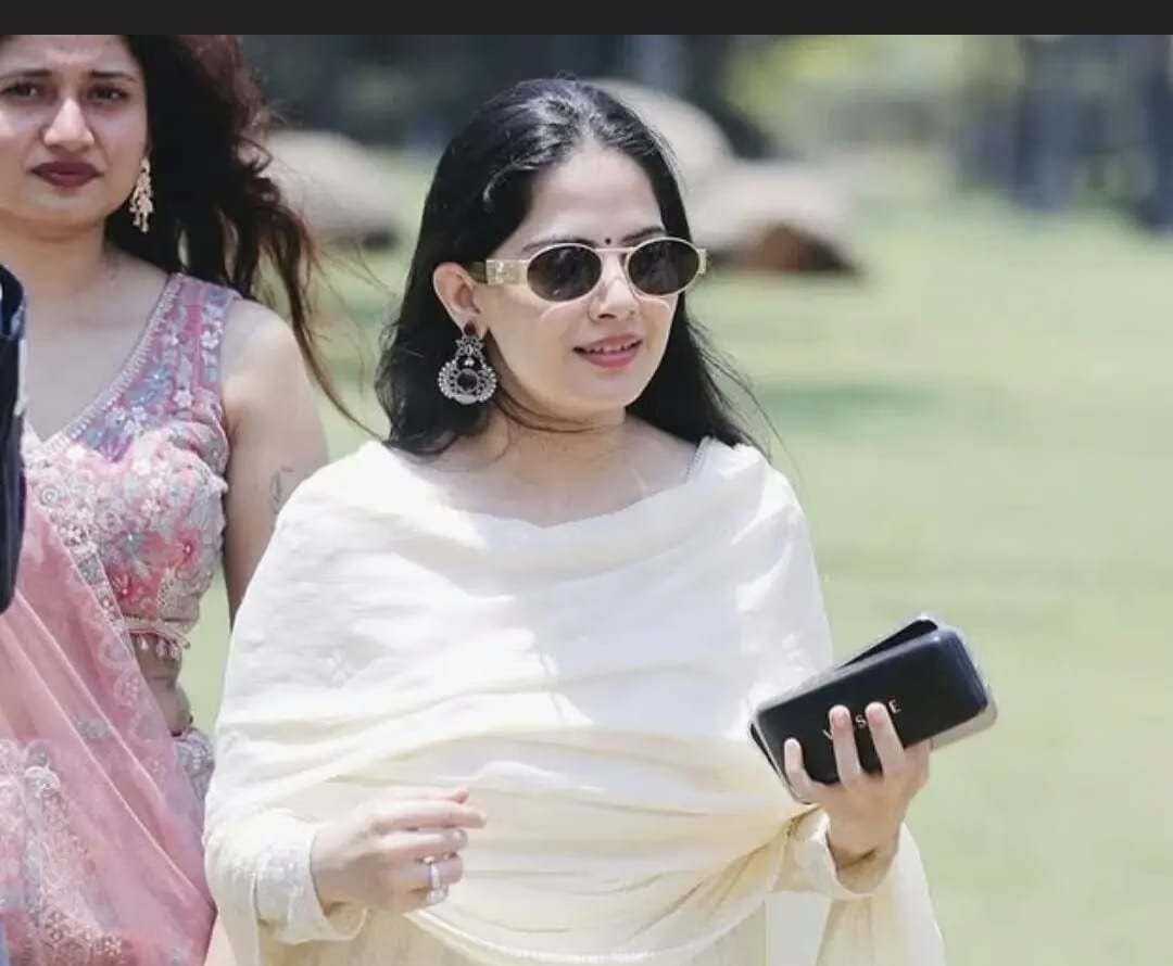 बेहद खास है जया किशोरी का इटालियन चश्मा, जितना ट्रेंडी उतना महंगा…