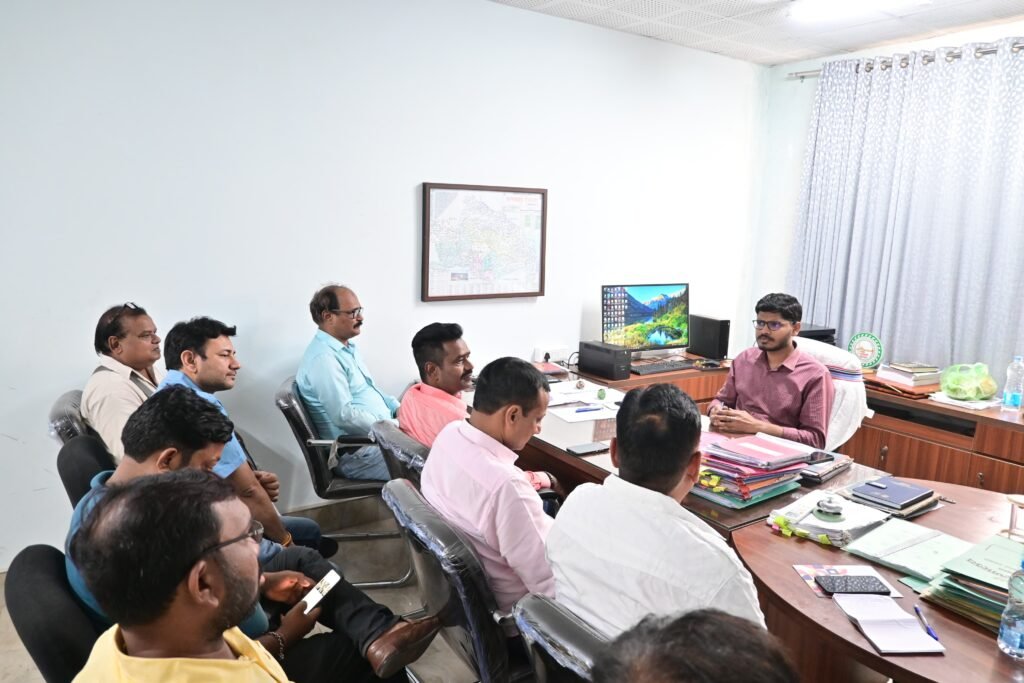 एडीएम ने धनबाद प्रेस क्लब के पदाधिकारियों के साथ की वार्ता..दोषियों पर कार्रवाई करने का दिया आश्वासन…