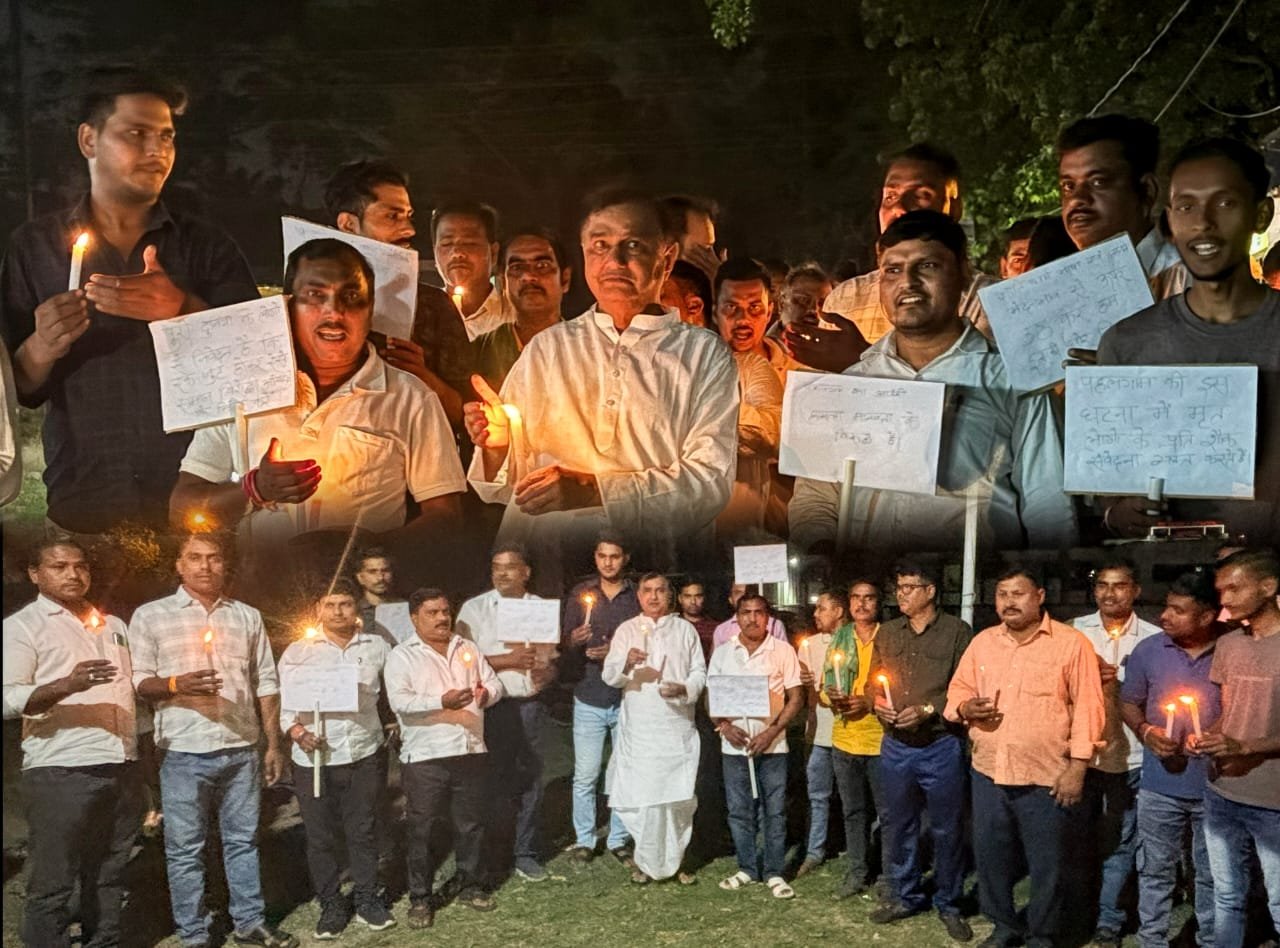 पहलगाम में हुई आतंकी हमले के विरुद्ध राष्ट्रीय जनता दल, ने कैंडल मार्च निकाला…