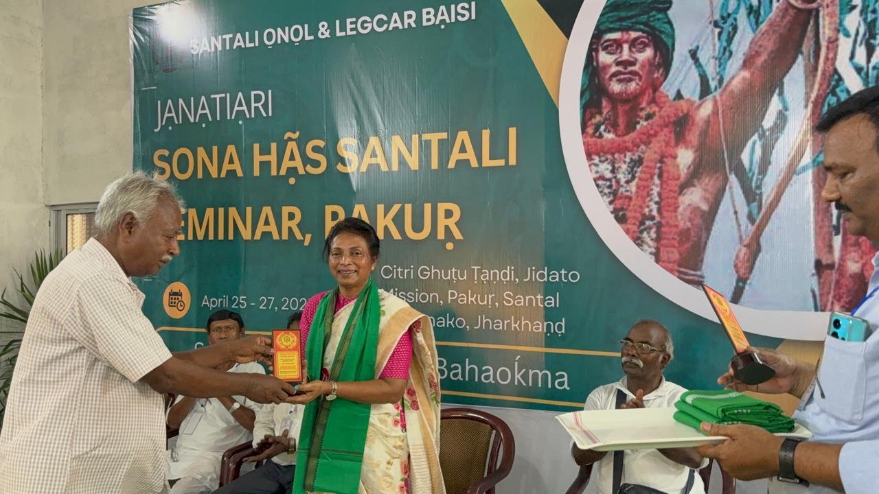 छवि हेंब्रम की अध्यक्षता मे संताली समारोह कार्यक्रम की गई…