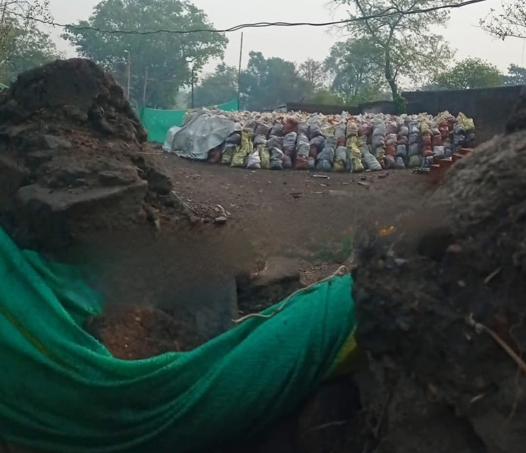 कोयला चोरी के खिलाफ BCCL और CISF का अभियान..एबीजी प्रबंधन ने अवैध मुहानों को भरा…बंगाली कोठी में अवैध सुरंगों को किया गया ध्वस्त…