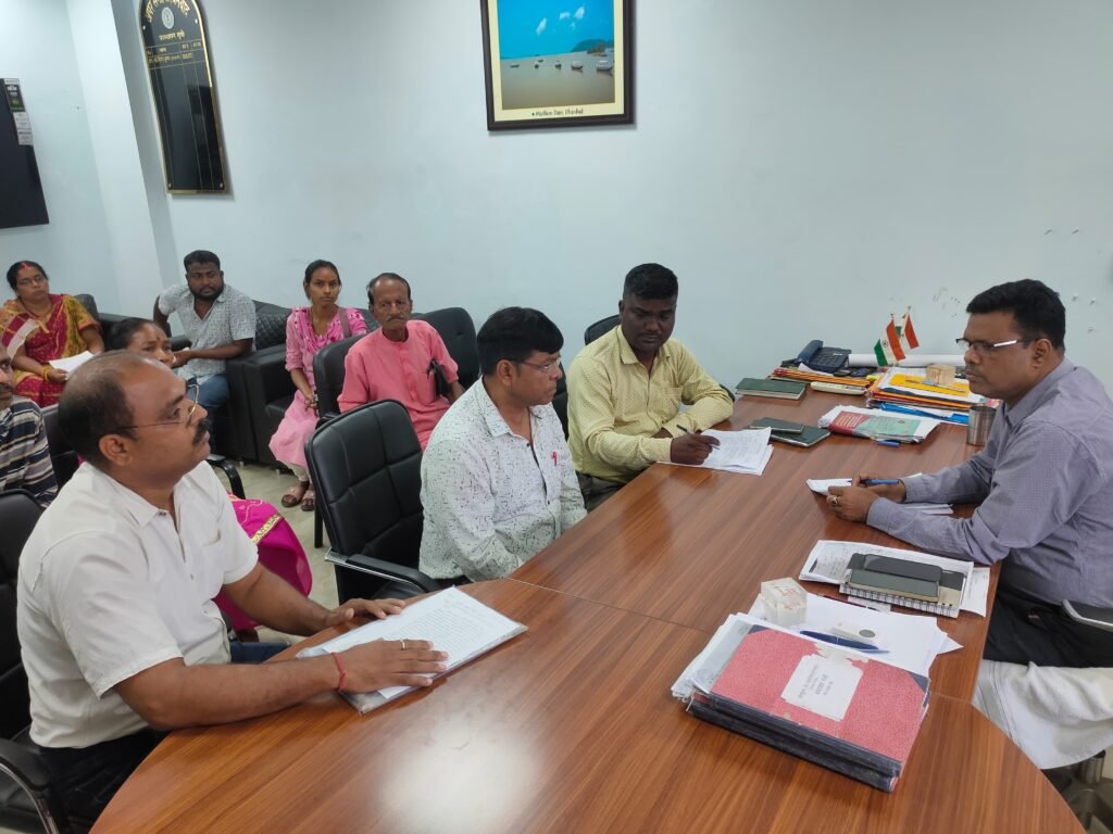 अपर समाहर्ता ने सुनी जनता की समस्याएं..निष्पादन हेतु दिए संबंधित पदाधिकारी को निर्देश…