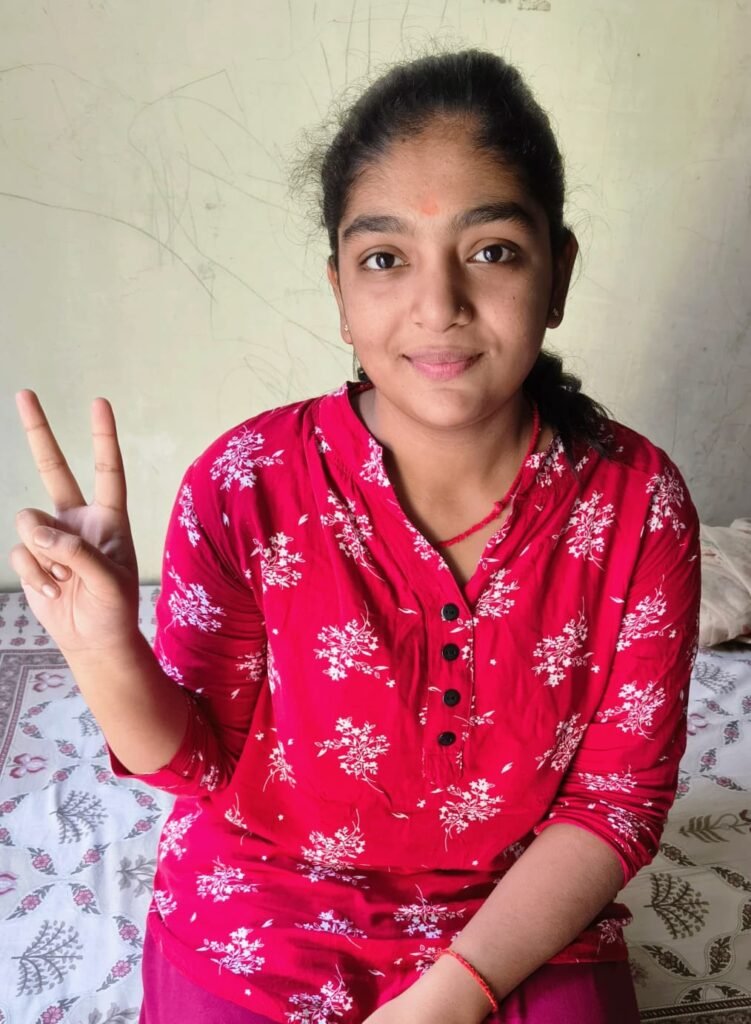 डीनोबिली सिंदरी की छात्रा पल्लवी 10 वी में बनी टॉपर…