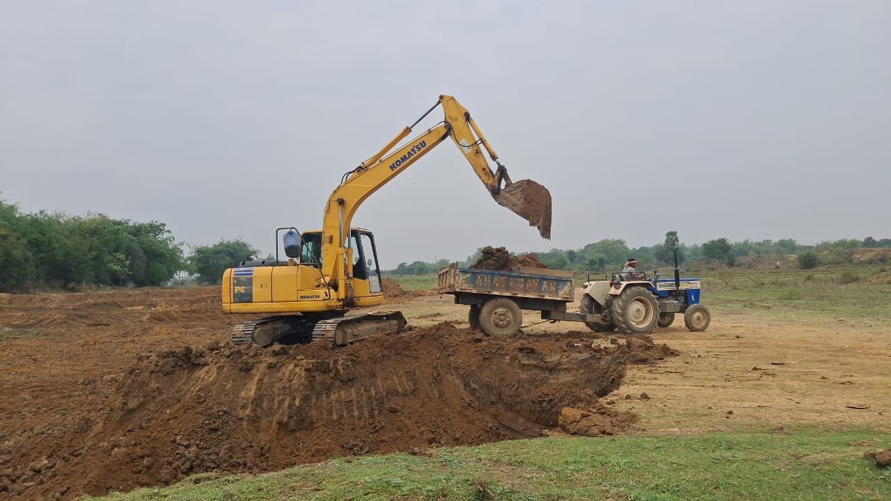 तृणमूल पार्षद के आदेश पर इसीएल के जमीन से अवैध रूप से मिट्टी कटाई कर इंट भट्ठों मे बेचने का आरोप…