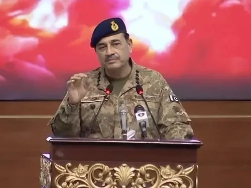 पाकिस्तानी सेना प्रमुख ने फिर जहर उगला…
