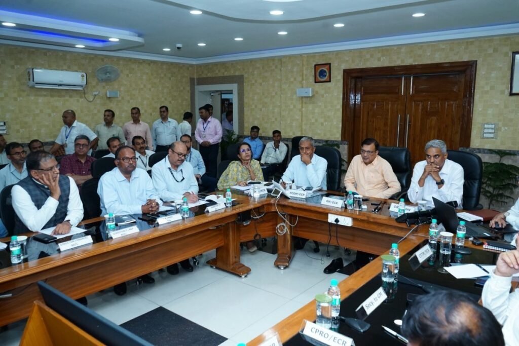 Dhanbad News : धनबाद रेल मंडल को मिला 205 मिलियन टन माल लोडिंग का लक्ष्य…