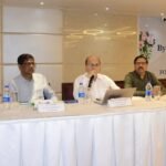 Dhanbad News : धनबाद में सुखाया जा रहा भीगा हुआ चावल और एफसीआइ को नहीं हुआ नुकसान…