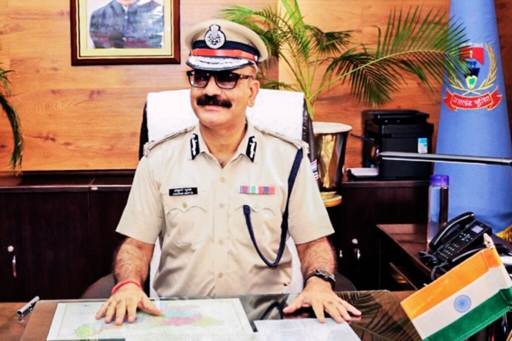 मुख्यमंत्री हेमंत सोरेन आज लौटेंगे रांची, DGP अनुराग गुप्ता रिटायर होंगे या मिलेगा सेवा विस्तार, फैसला आज…