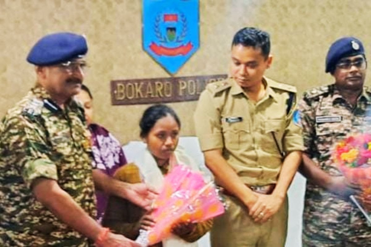 Naxal News: महिला नक्सली सुनीता मुर्मू ने बोकारो में किया सरेंडर, बतायी ये वजह….