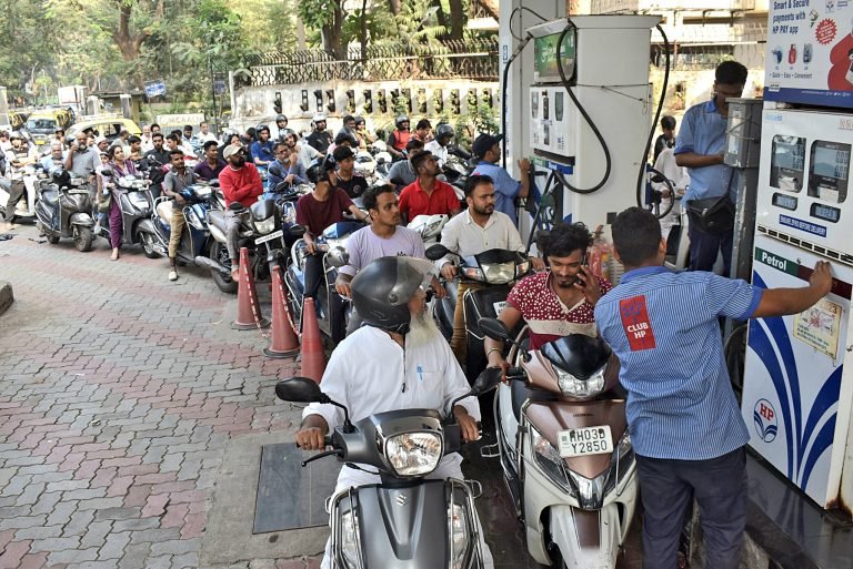 अप्रैल माह में आर्थिक रफ्तार तेज, पेट्रोल-डीजल और गैस की खपत बढ़ी…