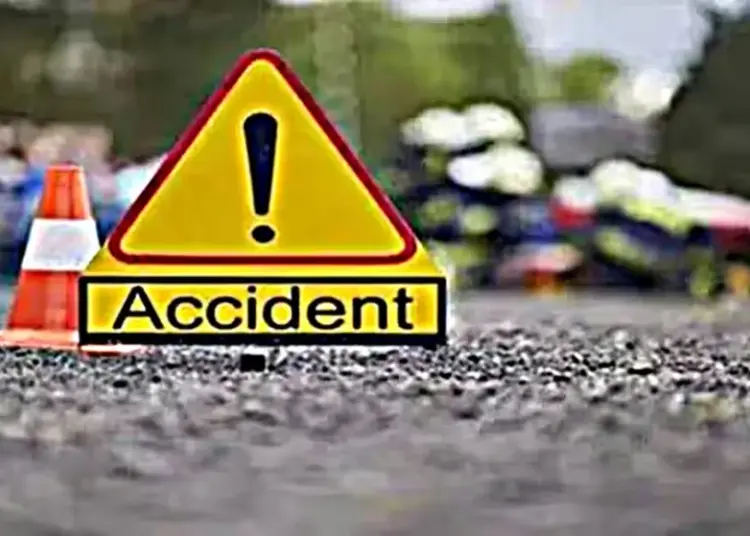 बुलंदशहर में कैंटर और ट्रक की जबरदस्त टक्कर, महिला समेत तीन की मौत, 31 घायल…