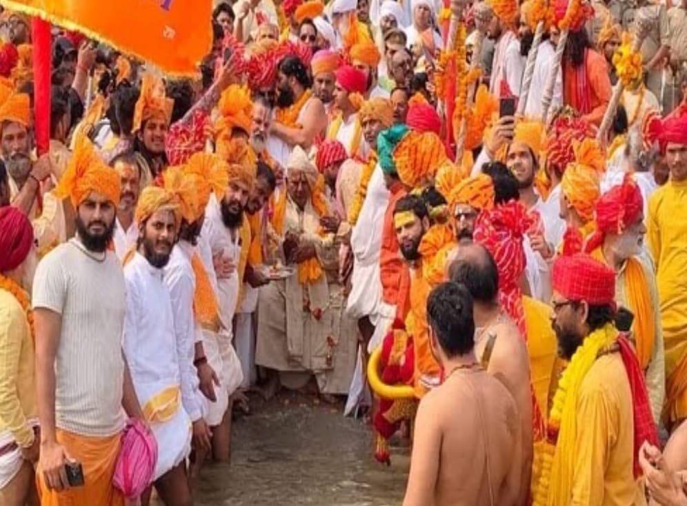 अयोध्या हनुमानगढ़ी में टूटी 121 साल पुरानी परंपरा, रामलला का दर्शन करने राम मंदिर पहुंचे महंत….