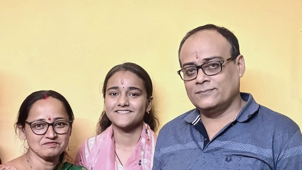 शिक्षक की बेटी अंतर मिश्रा ने ICSE में 95 फीसदी अंक लाकर निरसा का नाम किया रौशन…