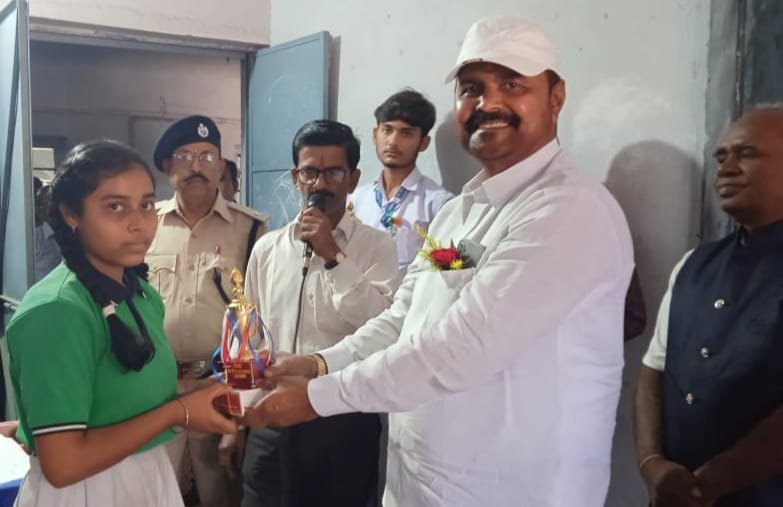 मदर टेरेसा उच्च विद्‌यालय मे सामान्य समस्याएँ (विषय) पर विभिन्न प्रतिभागियों के बीच भाषण प्रतियोगिता कराई गई….