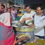 हावड़ा डिवीजन के डीसीएम ने गरीबों संग नि:शुल्क भोजन का उठाया लुत्फ..लुत्फल हक की जमकर की तारीफ…