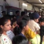 Dhanbad News : गोमो के लोको पायलट के तबादले के खिलाफ रनिंग स्टाफ की पत्नियों ने किया हंगामा…