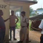 टिकट रहते हुए धनबाद स्टेशन में टीटी ने यात्री को पकड़ा,540 रुपया का काटा चालान , धोखरा के ग्रामीणों ने किया हंगामा.. मामला बढ़ता देख रेलवे कर्मियों ने पैसा लौटाया…