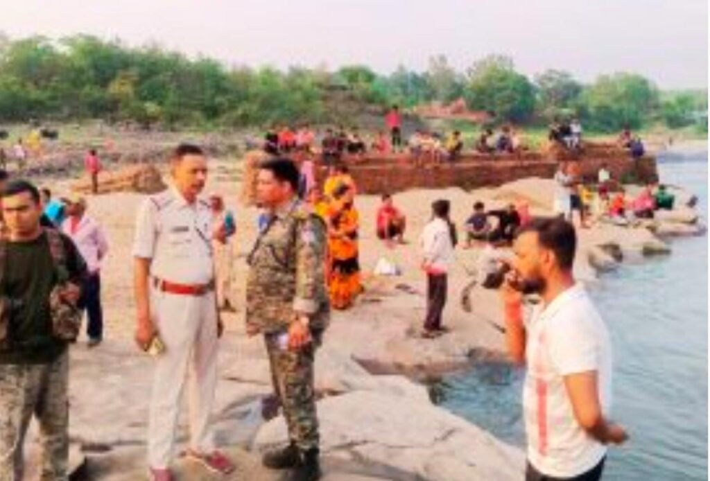 दामोदर में नहाने के दौरान 2 भाई समेत 3 बच्चे डूबे, एक लापता…