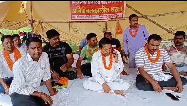 निरसा स्थित DAV स्कूल में विगत 8 अप्रैल से अभिभावकों का चल रहा धरना प्रदर्शन… आंदोलन अभी भी जारी…