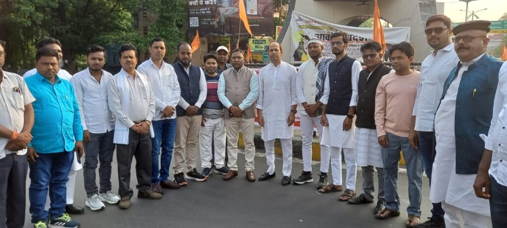 मनोज हाड़ी के नेतृत्व में सैकड़ो कांग्रेस कार्यकर्ताओं का जत्था रांची संविधान बचाओ महा रैली के लिए हुआ रवाना…