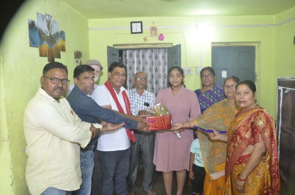 दसवीं परीक्षा मे सिंदरी की छात्रा पल्लवी पाठक ने उत्कृष्ट प्रदर्शन में 96% अंक की  सफलता अर्जित…