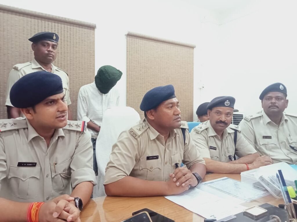 जामताड़ा पुलिस की त्वरित कार्रवाई : हथियार के साथ संदिग्ध युवक गिरफ्तार, देशी पिस्तौल व कारतूस बरामद….