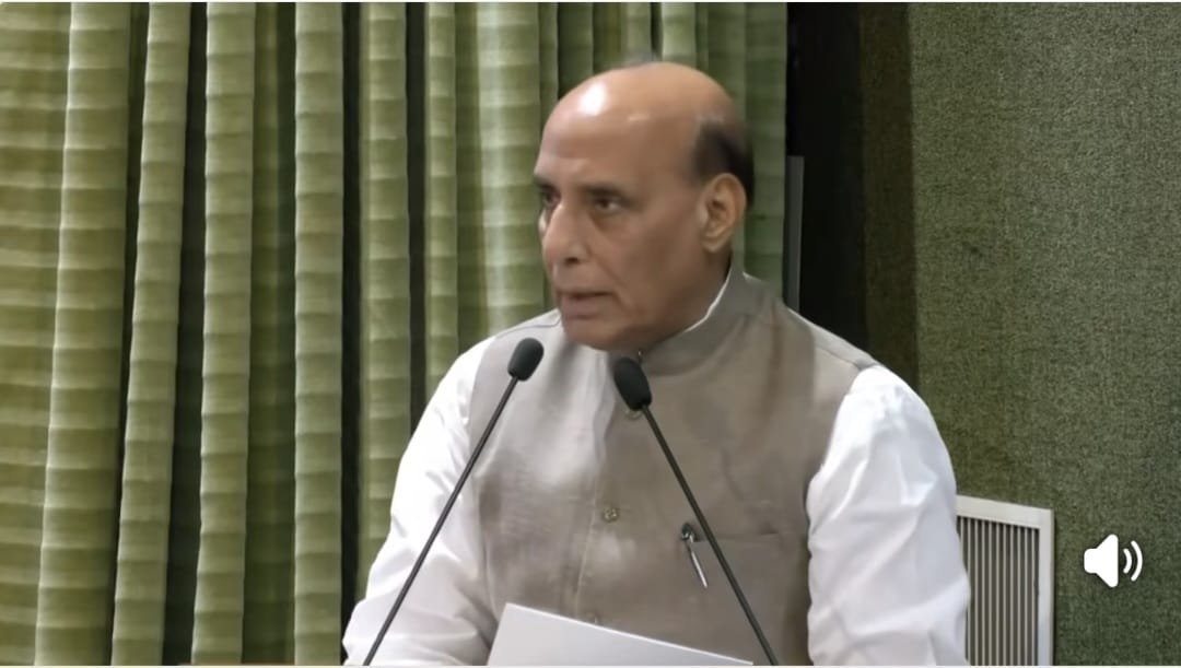 रक्षा मंत्री राजनाथ सिंह ने पाक के खिलाफ़ सैन्य कार्रवाई पर कहा… हमनें हनुमान जी के आदर्श वाक्य का पालन किया..”जिन मोहि मारा, तिन मोहि मारे’’हमारी सेना ने सिर्फ आतंकी ठिकानों को निशाना बनाया… सिविलियन को नहीं…