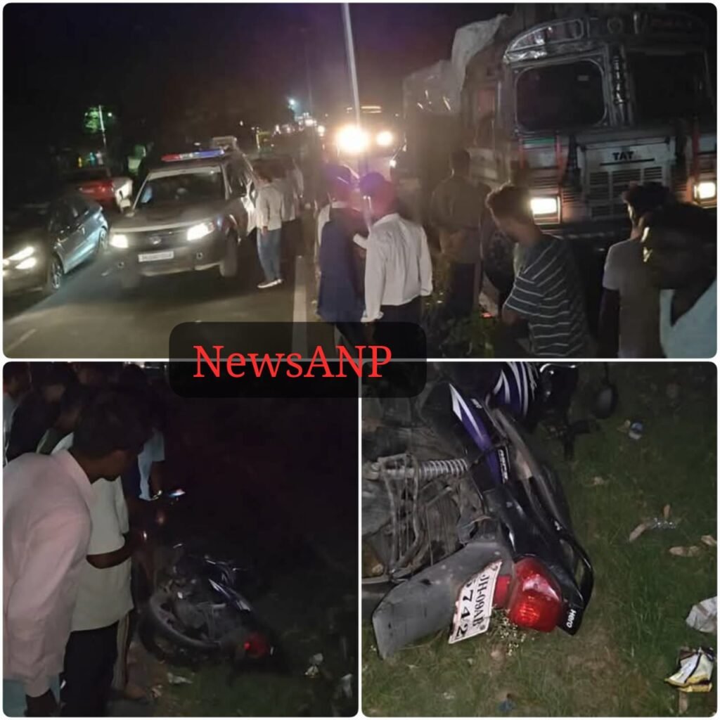 पीसीआर वैन ने बाइक सवार को मारी टक्कर एक की मौत दो हालत गंभीर….