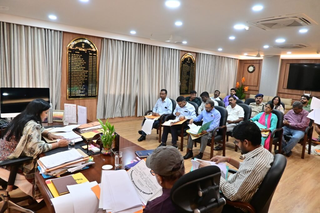 उपायुक्त माधवी मिश्रा की अध्यक्षता में की गई जिला स्थापना समिति एवं जिला अनुकंपा समिति की बैठक…