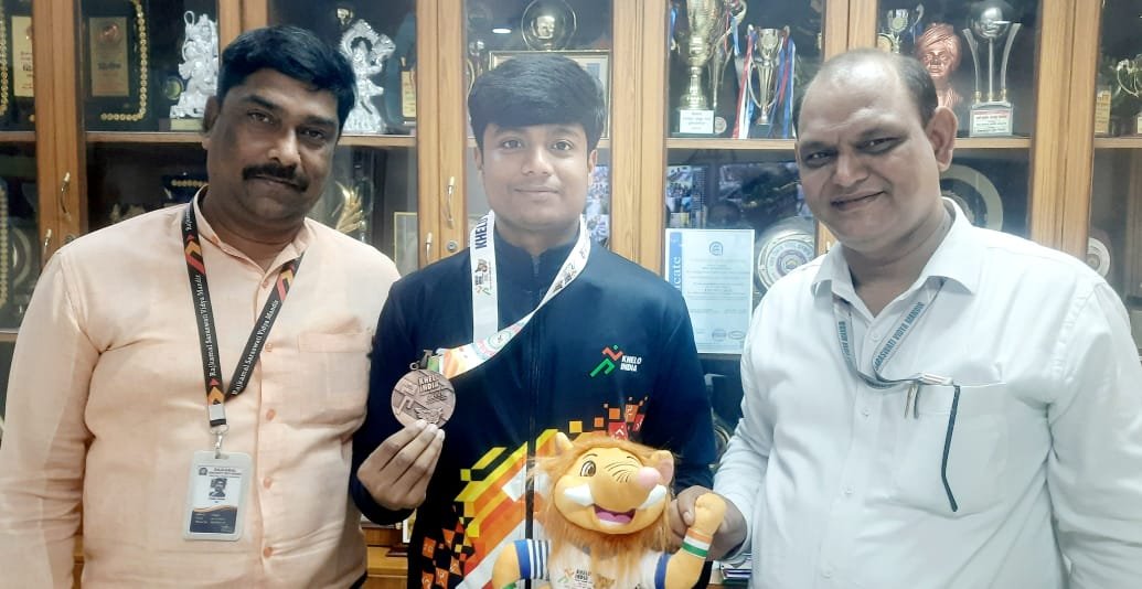 खेलो इंडिया मे राजकमल स.वि.मंदिर के रणवीर ठाकुर ने झारखंड के लिए जीता कांस्य पदक…
