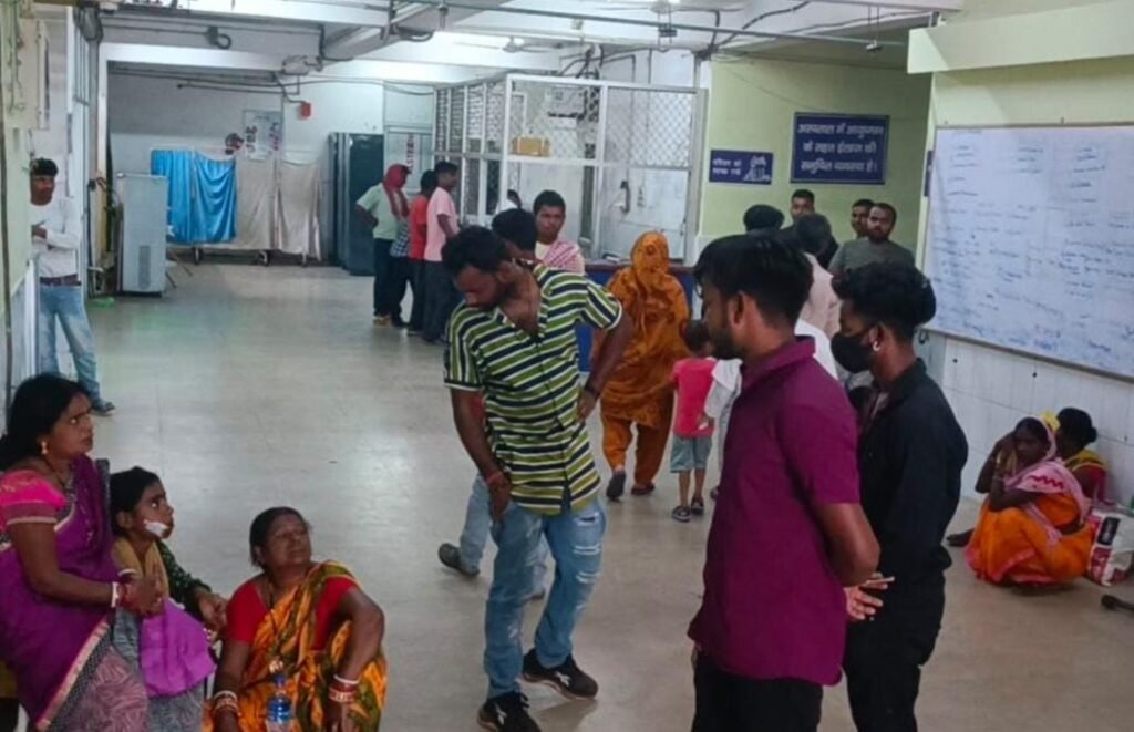 धनबाद में सड़क हादसा, एक ही परिवार के 10 लोग गंभीर रूप से घायल, गम में बदलीं समारोह की खुशियां…