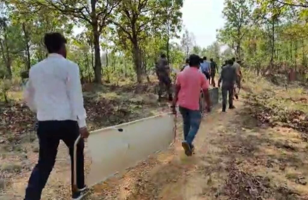 झारखंड के बोकारो से 1 महिला नक्सली अरेस्ट, मुठभेड़ में 8 नक्सली ढेर….