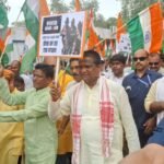 बीजेपी की तिरंगा यात्रा में उमड़ा जज्बे का सैलाब…सबने कहा ..सैनिकों के सम्मान में हिंदुस्तान खड़ा है…