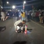 तृणमूल विधायक हरेराम सिंह के बेटे ने सड़क जाम कर की आर्तिसबाजी…