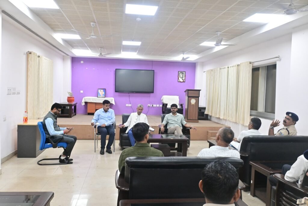 राज्यपाल व  मुख्यमंत्री के प्रस्तावित कार्यक्रम को लेकर जिला प्रशासन ने बीबीएमकेयू में लिया तैयारियों का जायजा..एडीएम ने बैठक कर दिए आवश्यक दिशा निर्देश….