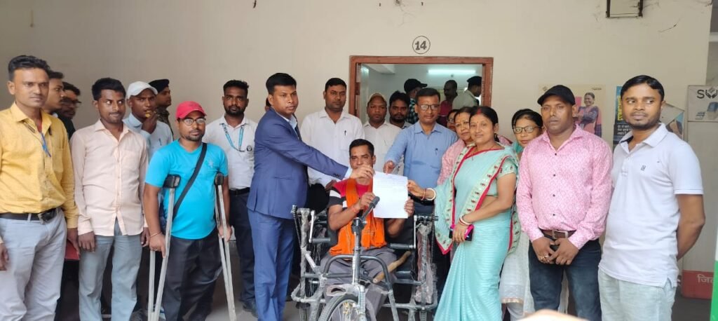 बाघमारा में डालसा ने लगाया जागरूकता शिविर, लाभुकों के बीच परिसंपत्तियों का वितरण…