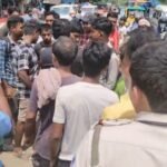 पेयजल की मांग को लेकर लच्छीपुर मेन गेट के सामने सड़क जाम कर लोगों का प्रदर्शन, पुलिस के साथ धक्का-मुक्की…