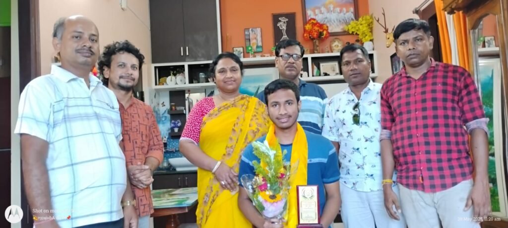 पश्चिम बंगाल आईसीटी स्कुल कॉर्डिंनेटर वेलफेयर एसोसिएशन ने जिले के टॉपर रहे अभरो रॉय को किया सम्मानित…