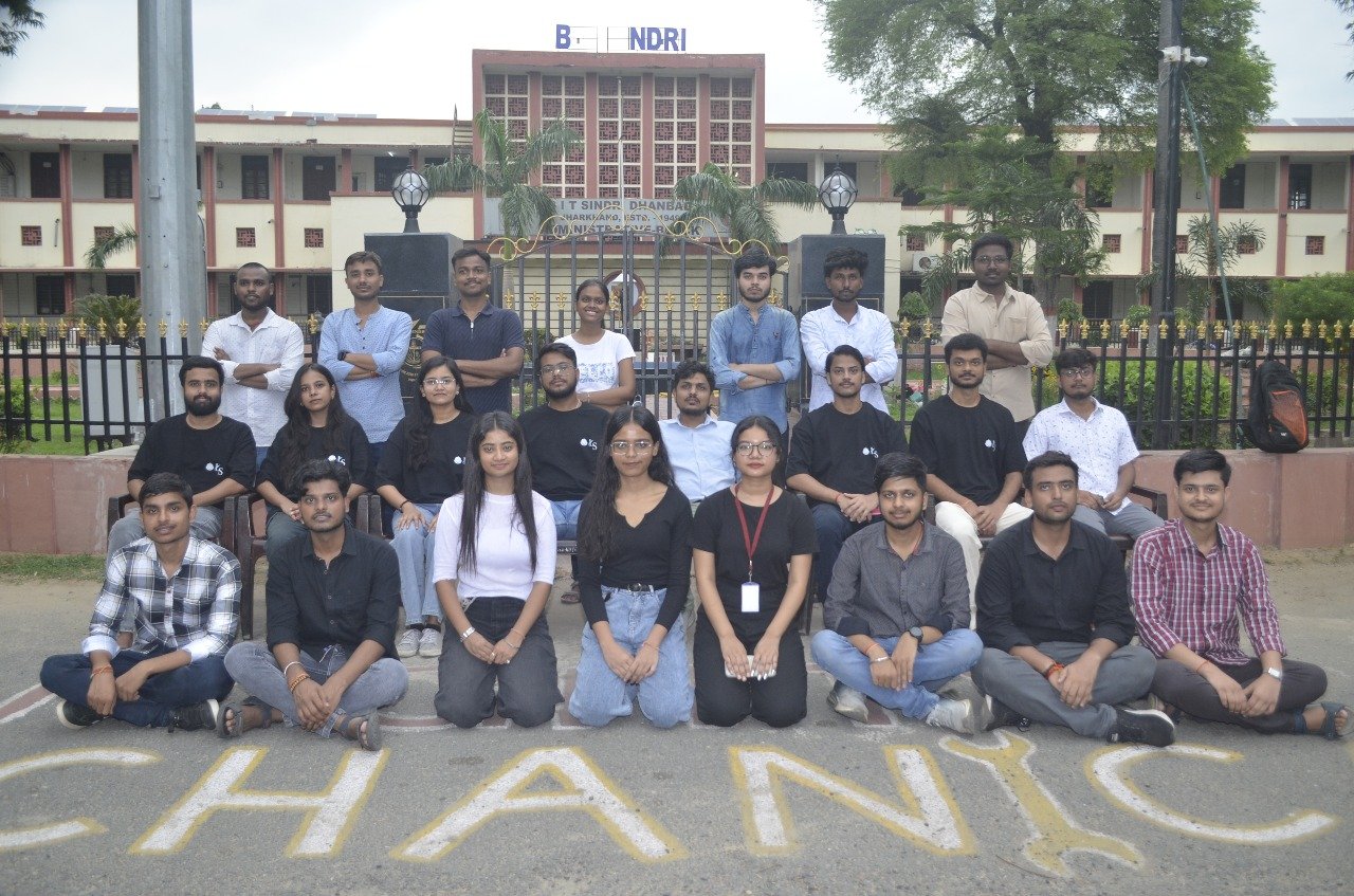 “बीआईटी सिंदरी की लिटरेरी सोसायटी ने 19 मई, 2025 को एक यादगार फेयरवेल फोटोशूट का आयोजन किया।”….