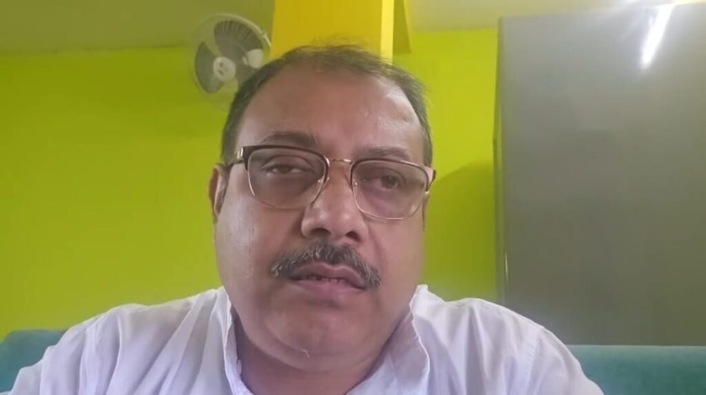 हाटन रोड मे टोटो ऑटो व अवैधकब्ज़ाधारियों से पैसे लेते हैं तृणमूल नेता जनता को बेवकूफ बनाने का किया काम, कृषनेन्दु मुखर्जी…