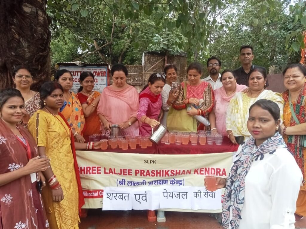 लालजी प्रशिक्षण केंद्र व भूमिहार महिला समाज ने की चिलचिलाती गर्मी में राहगीरों की सेवा…