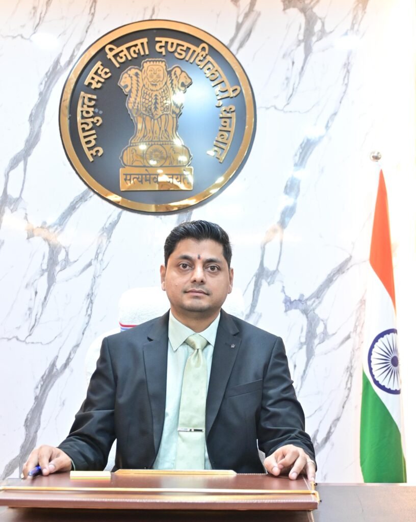 धनबाद के 54 वें DC के रूप में आदित्य रंजन ने किया पदभार ग्रहण…कहा, जिले के अंतिम व्यक्ति तक सरकार की योजनाओं को पहुंचाना प्राथमिकता…