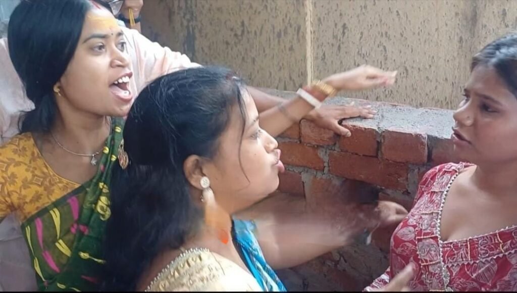 हीरापुर तेलीपारा हनुमान मंदिर में चल रहे यज्ञ अनुष्ठान में महिला चेन स्नेचर पकड़ी गई…