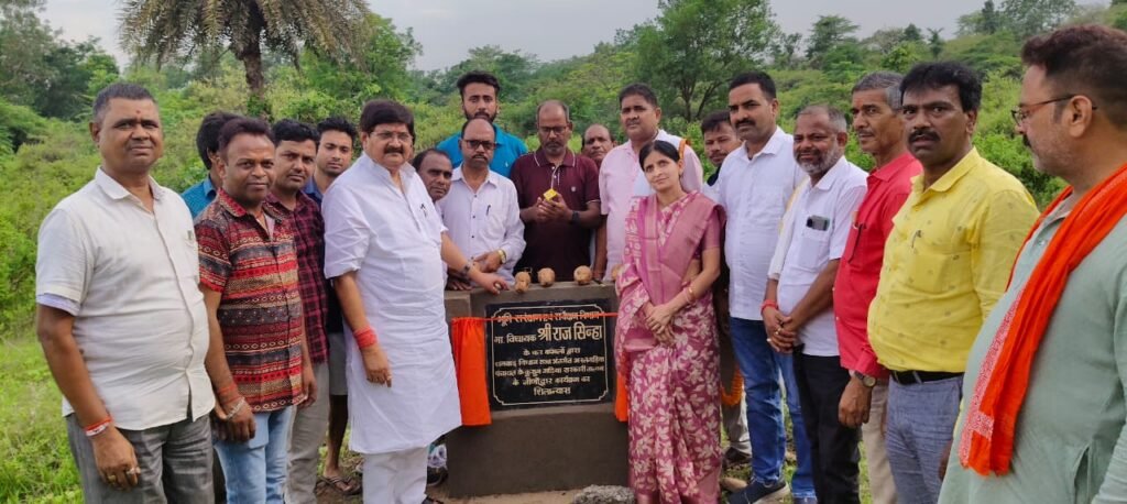 विधायक राज सिन्हा ने सरकारी तालाब का जीर्णोद्धार हेतु शिलान्यास किया…